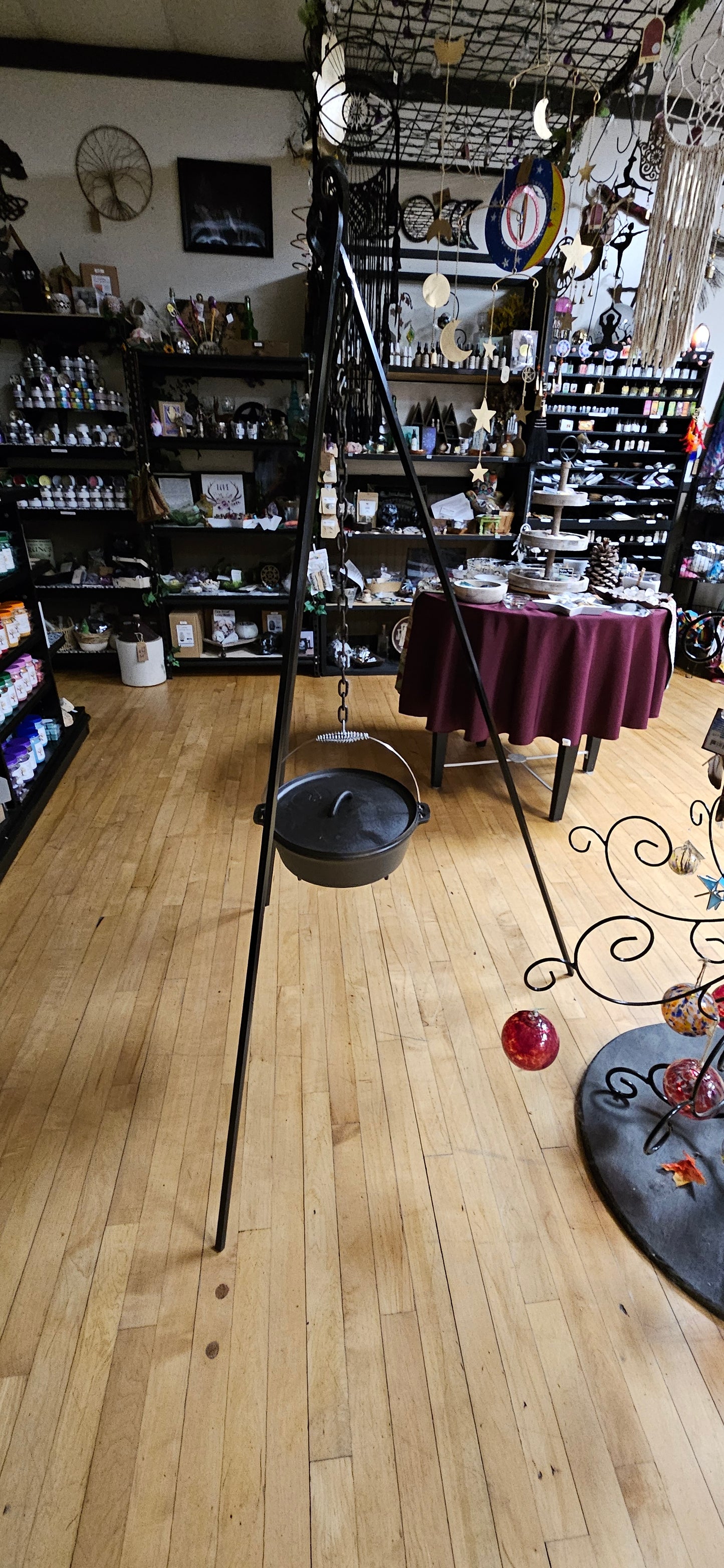 Witch's Tripod Cast Iron Cauldron / Cramping Cast Iron Cook Pot with Lid (21quarts) (Local Pick Up Only)