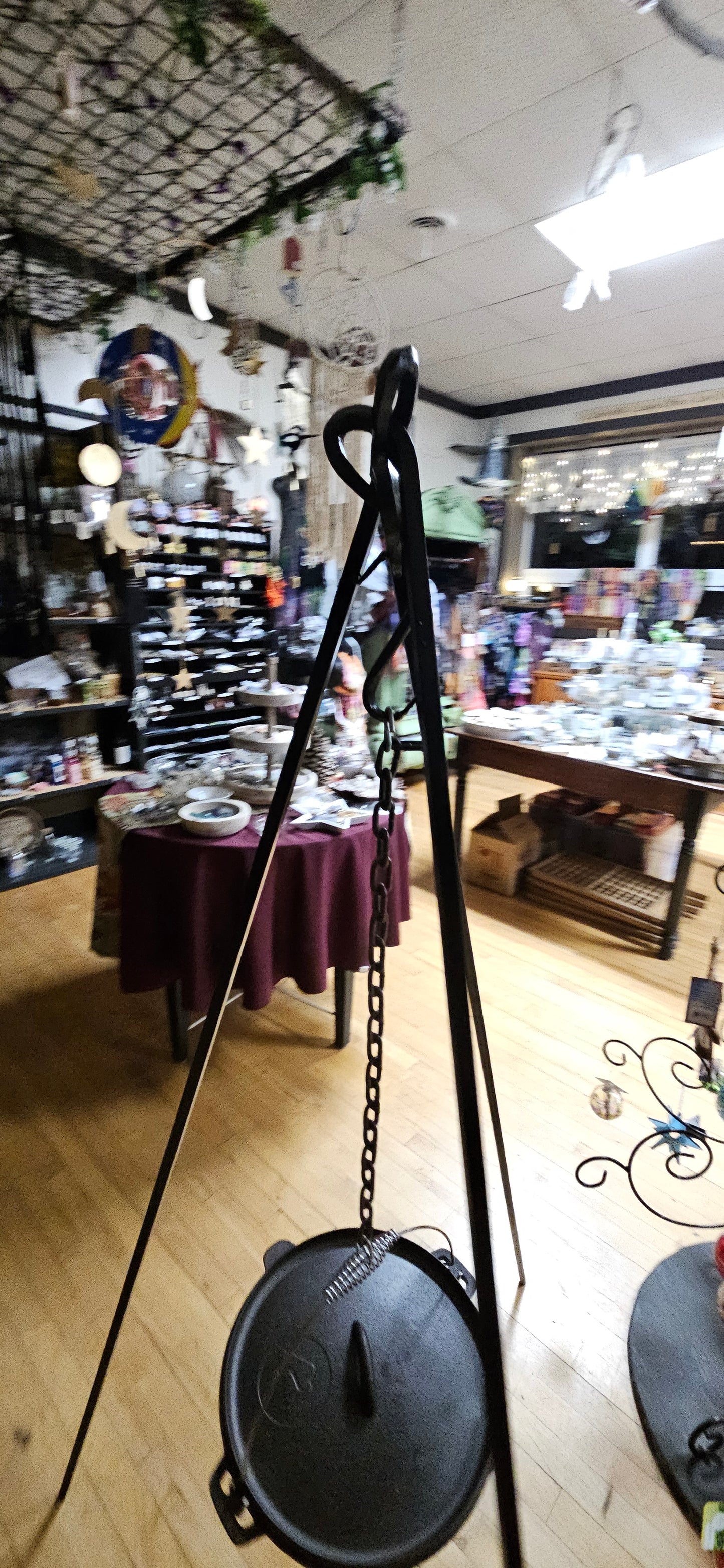 Witch's Tripod Cast Iron Cauldron / Cramping Cast Iron Cook Pot with Lid (21quarts) (Local Pick Up Only)