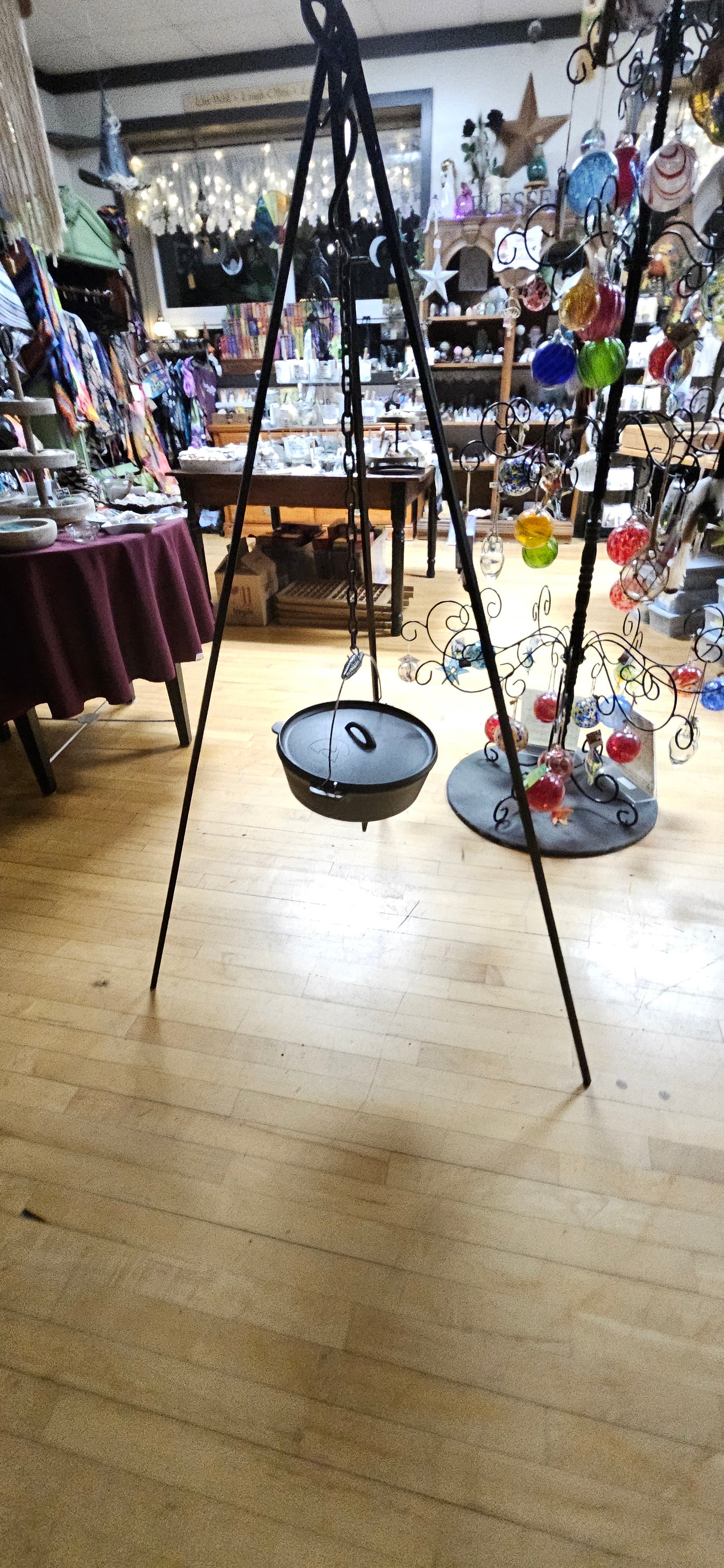Witch's Tripod Cast Iron Cauldron / Cramping Cast Iron Cook Pot with Lid (21quarts) (Local Pick Up Only)
