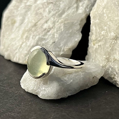 Prehnite Sterling Silver Ring Cab Twist - Size 7