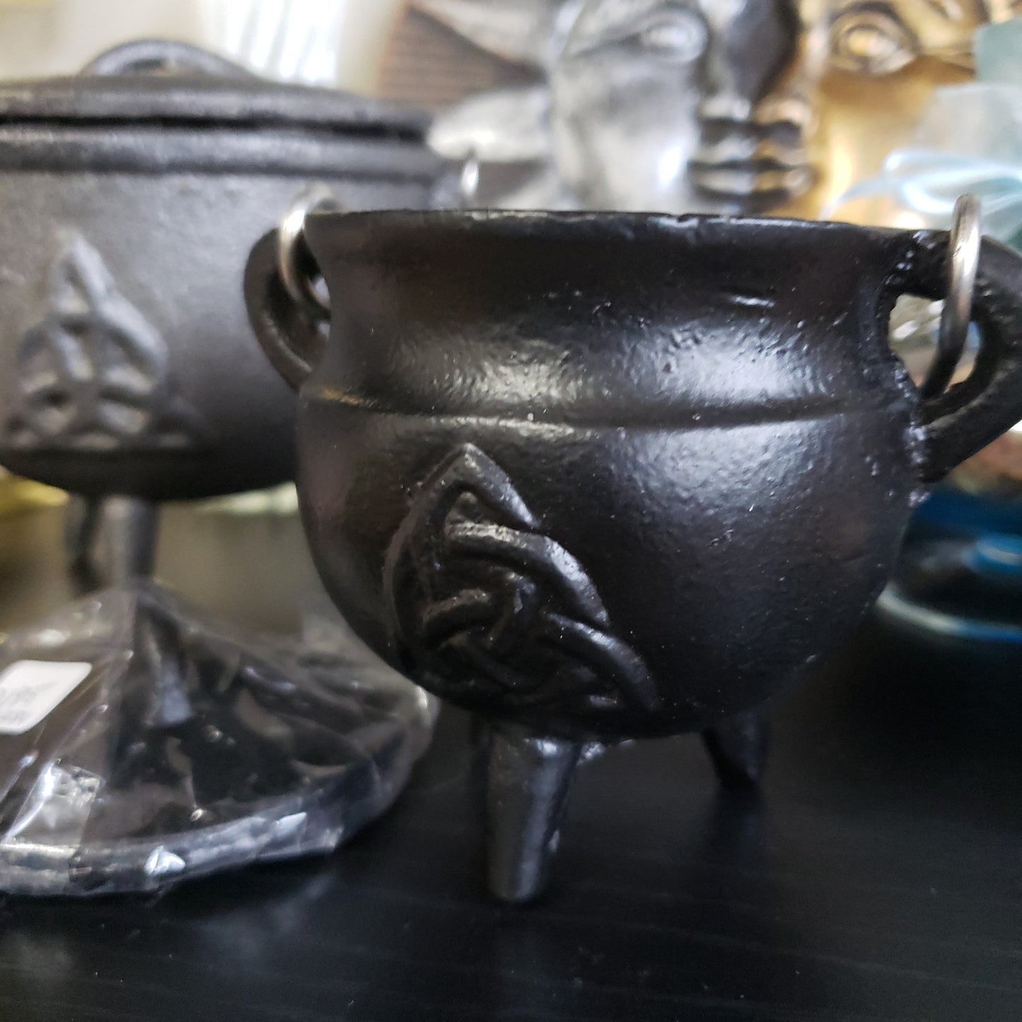 Triquetra Cast Iron Cauldron w/ lid 2 3/4" - Tree Of Life Shoppe