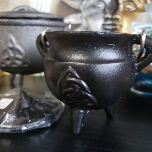 Triquetra Cast Iron Cauldron w/ lid 2 3/4" - Tree Of Life Shoppe