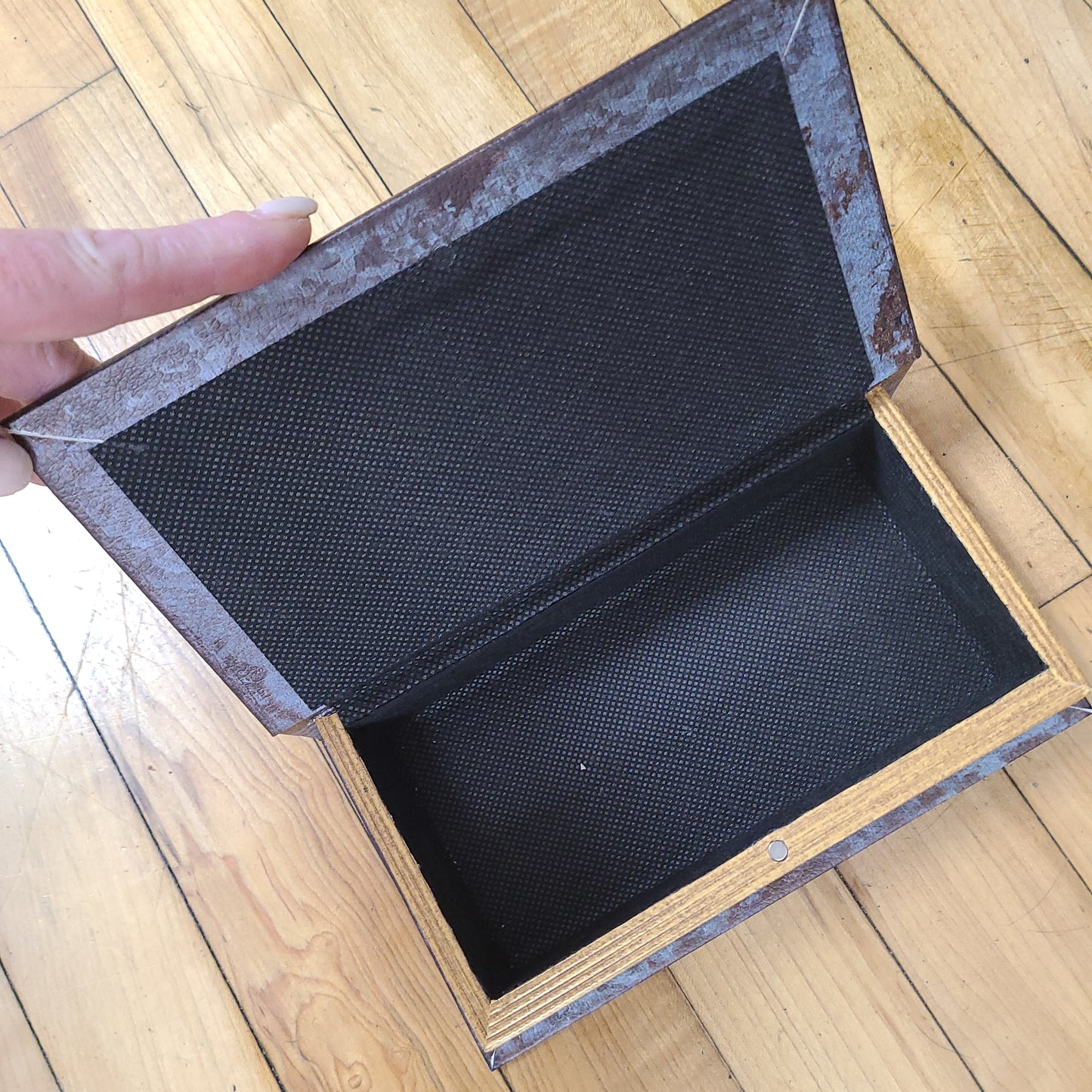 Travel Altar / Hidden Altar Boxes