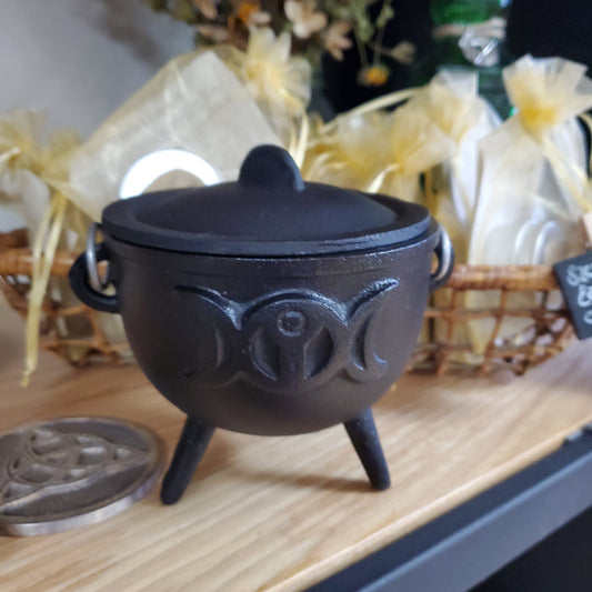 Triple Moon cast iron cauldron with lid 4"