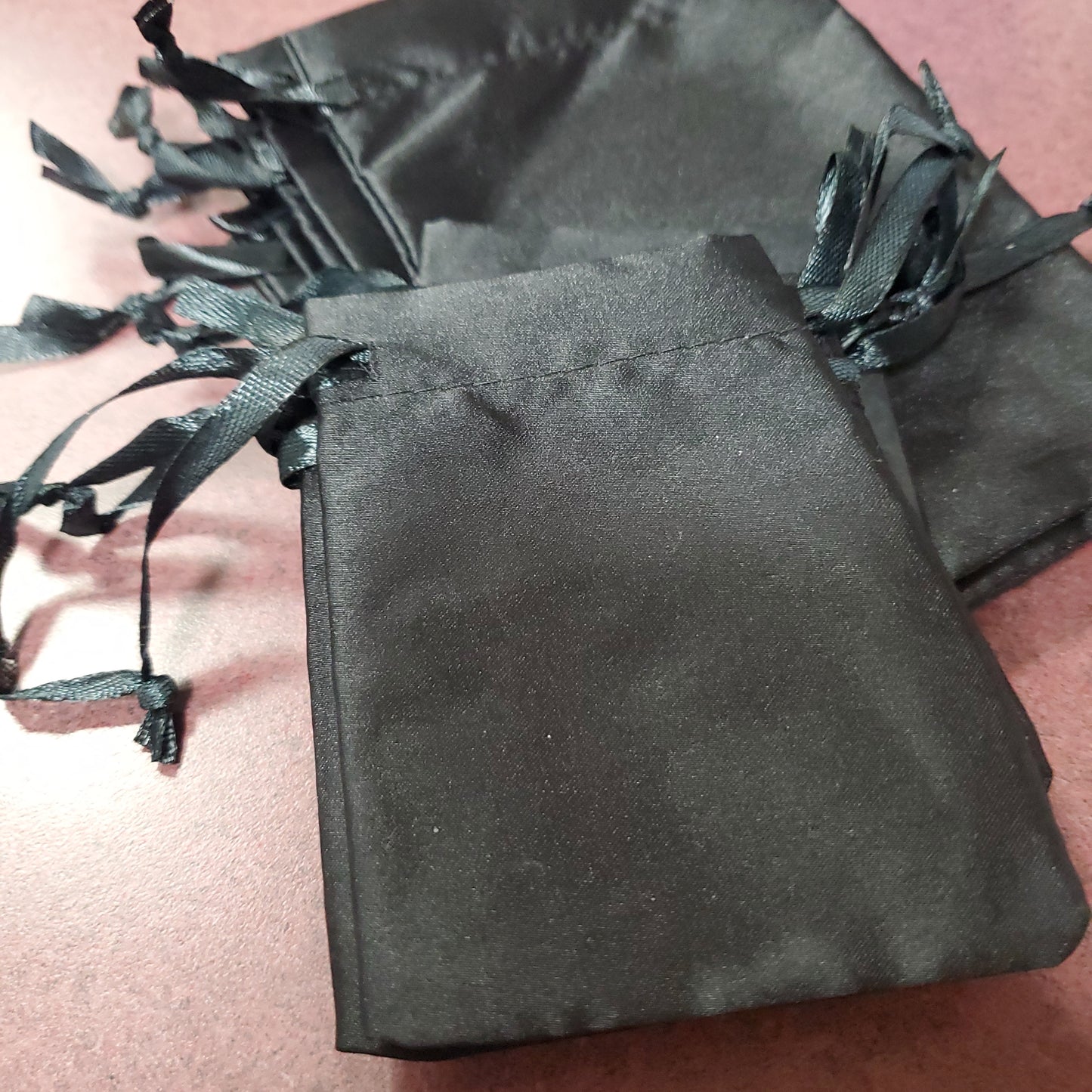 Various Satin Bags (Sacs en Satin)