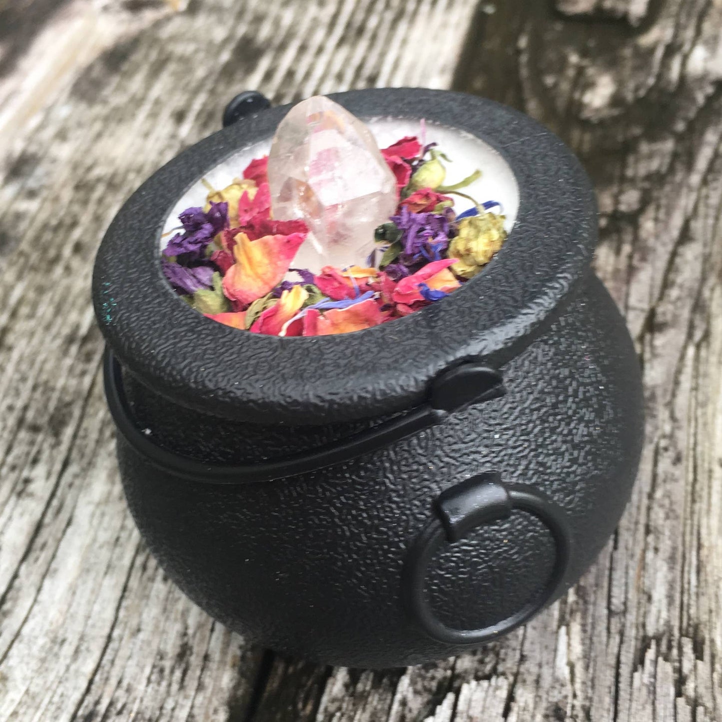 Magic Spell Crystal Bath Bomb Cauldron - Quartz Point